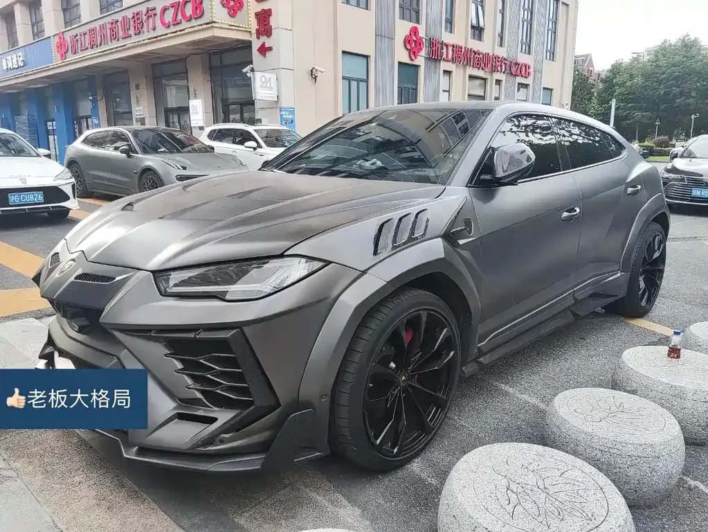 Lamborghini Urus — фото 1