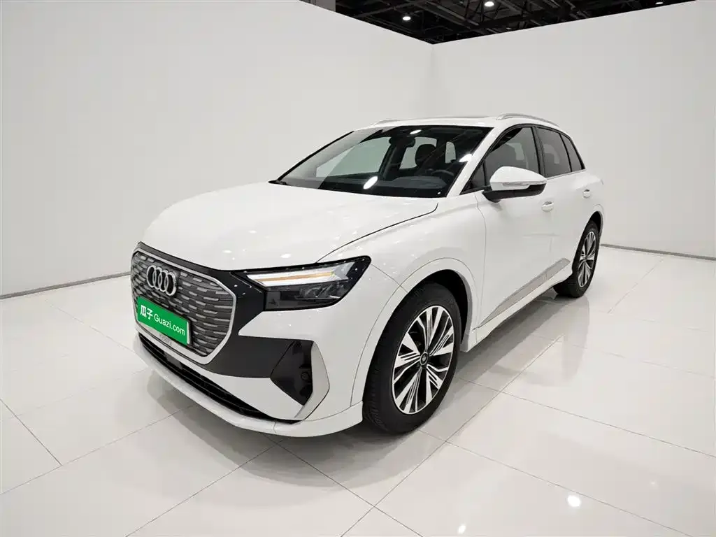 Audi Q4 e-tron — фото 1