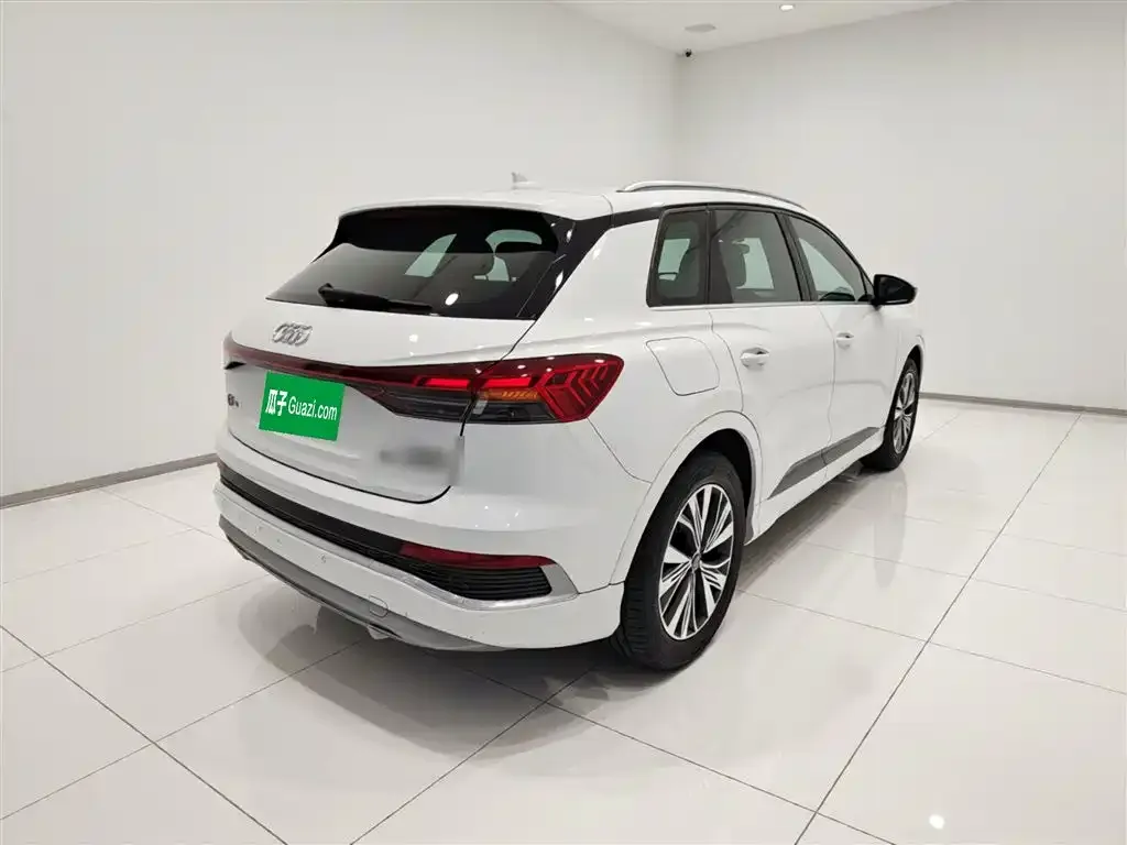 Audi Q4 e-tron — фото 10