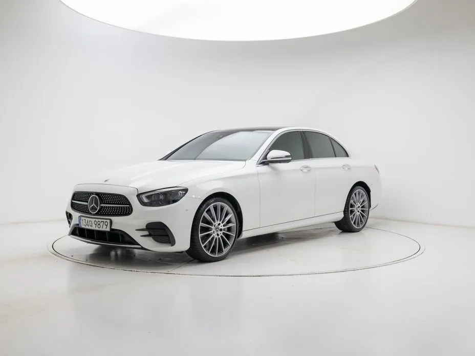 Mercedes-Benz E-Class — фото 1
