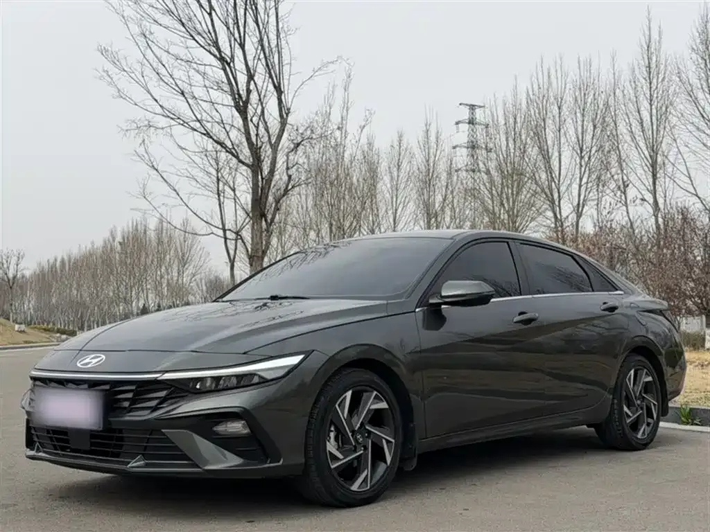Hyundai Elantra — фото 1