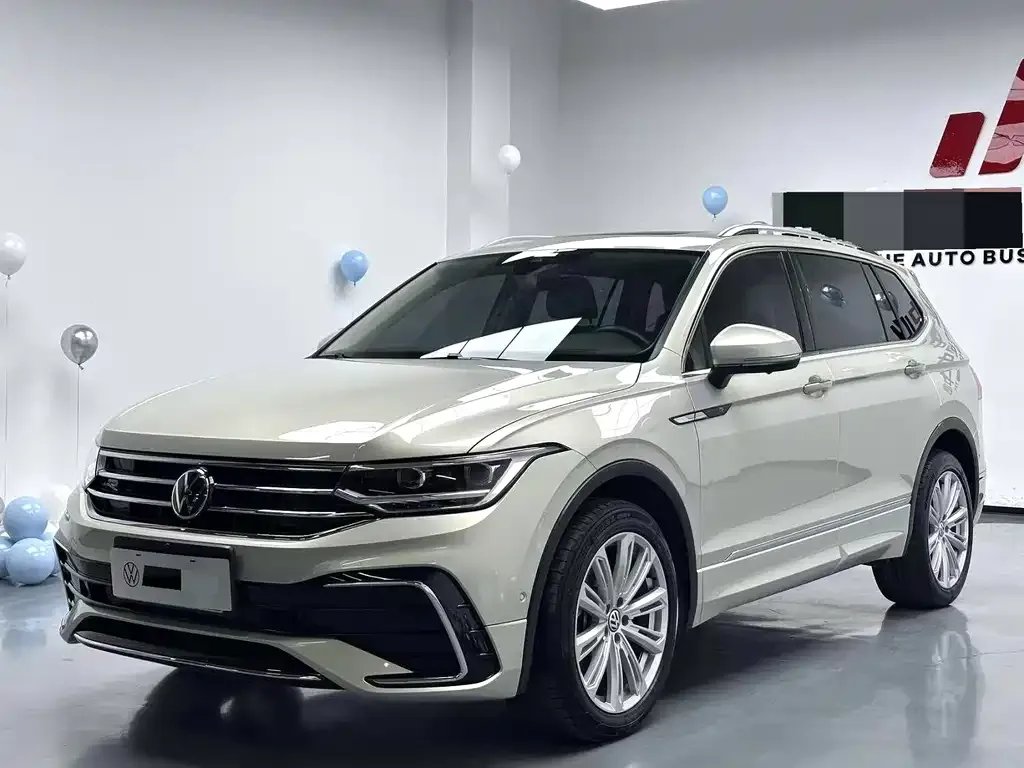 Volkswagen Tiguan L — фото 1