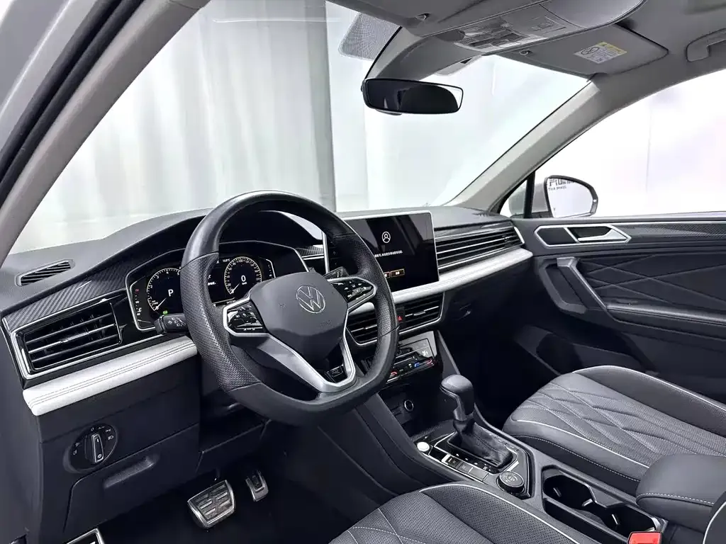 Volkswagen Tiguan L — фото 5
