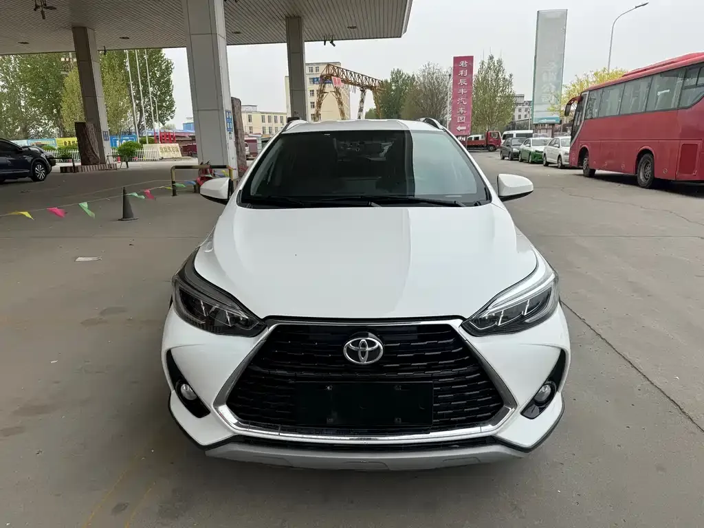 Toyota Yaris L — фото 10