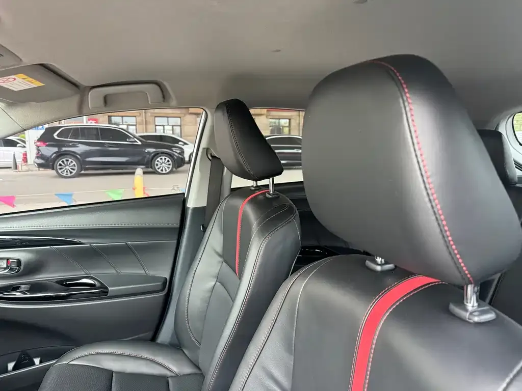 Toyota Yaris L — фото 2