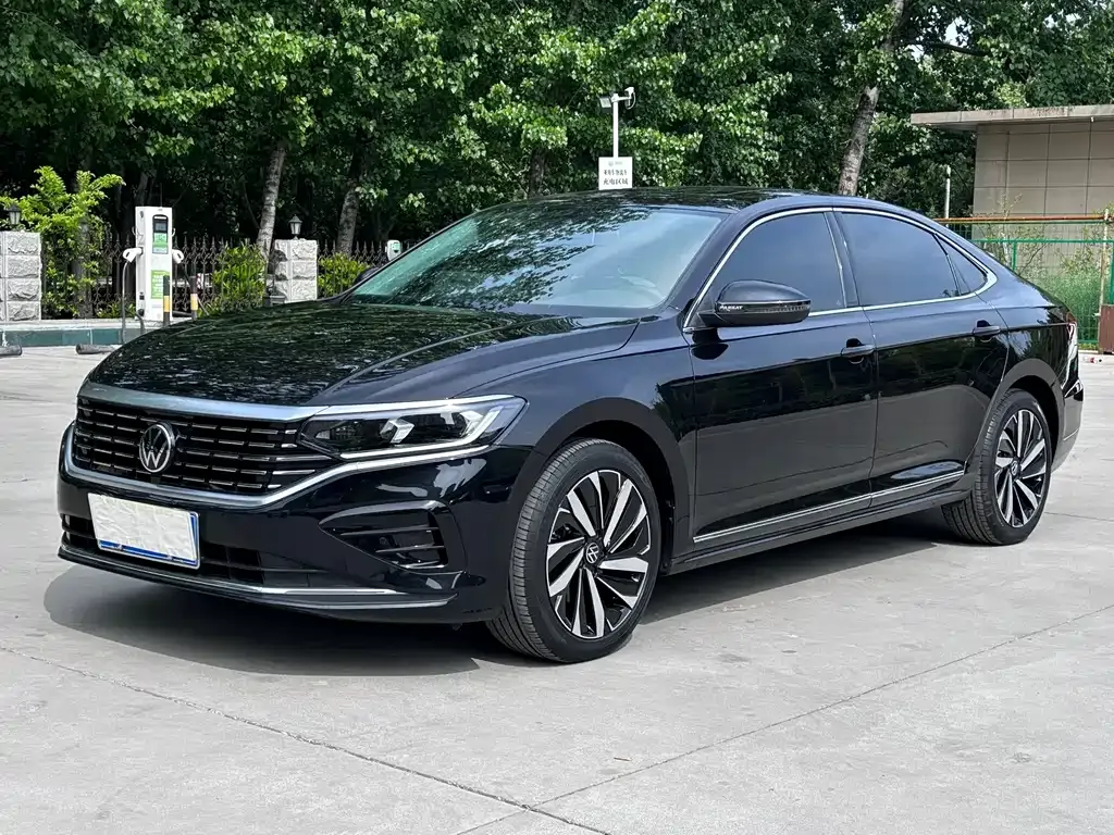 Volkswagen Passat — фото 1