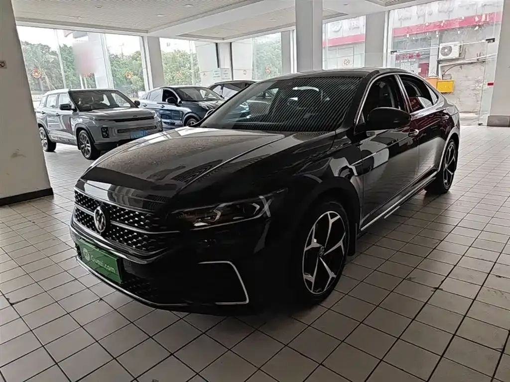 Volkswagen Passat — фото 1