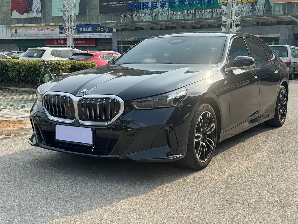 BMW 5 Series — фото 1