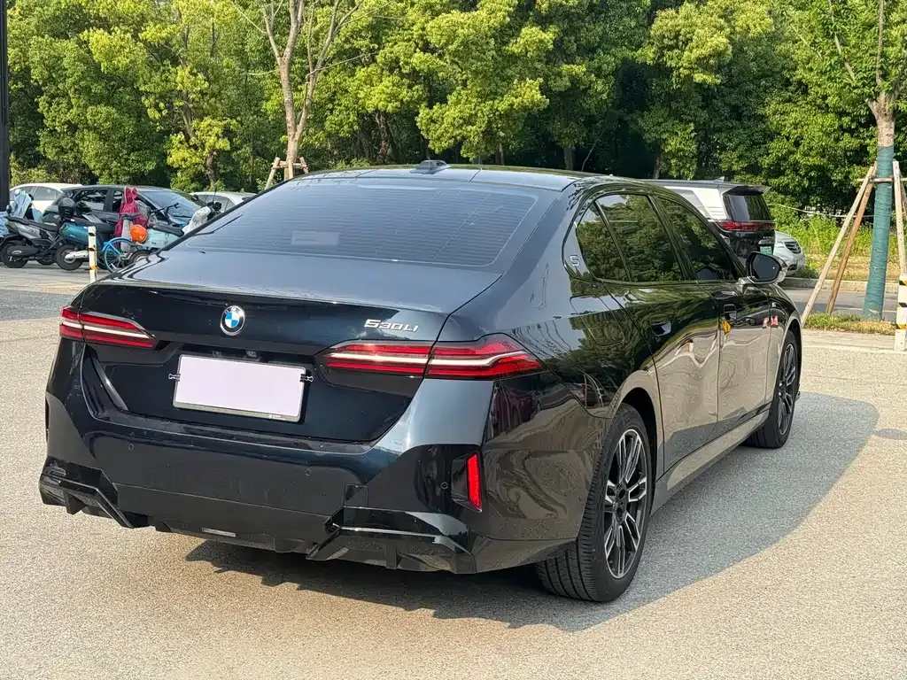 BMW 5 Series — фото 10