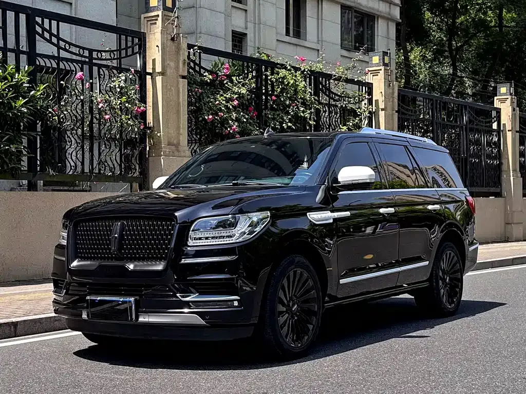 Lincoln Navigator — фото 1