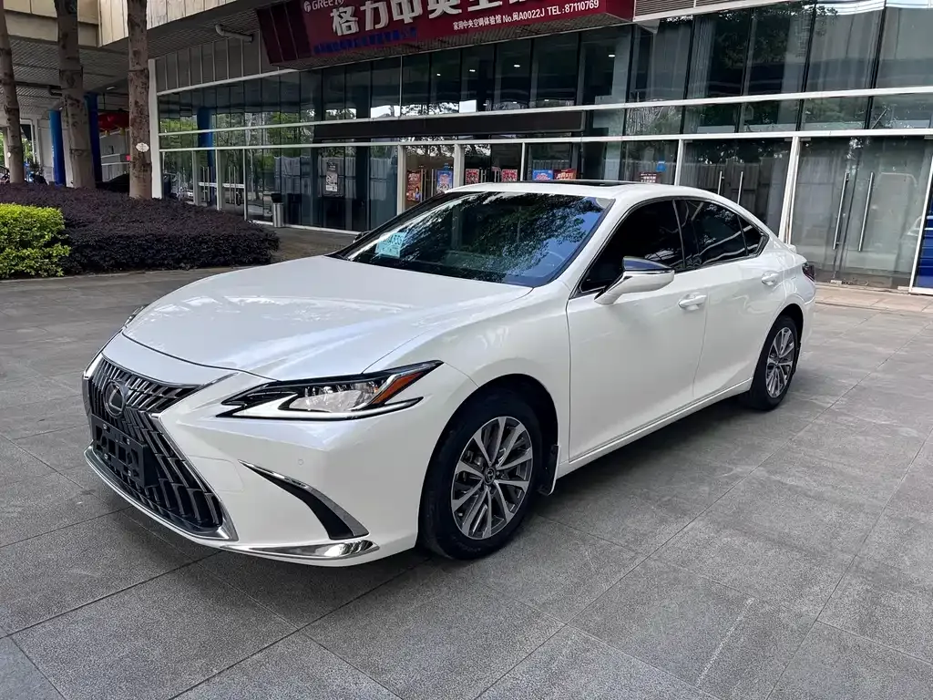 Lexus ES — фото 1