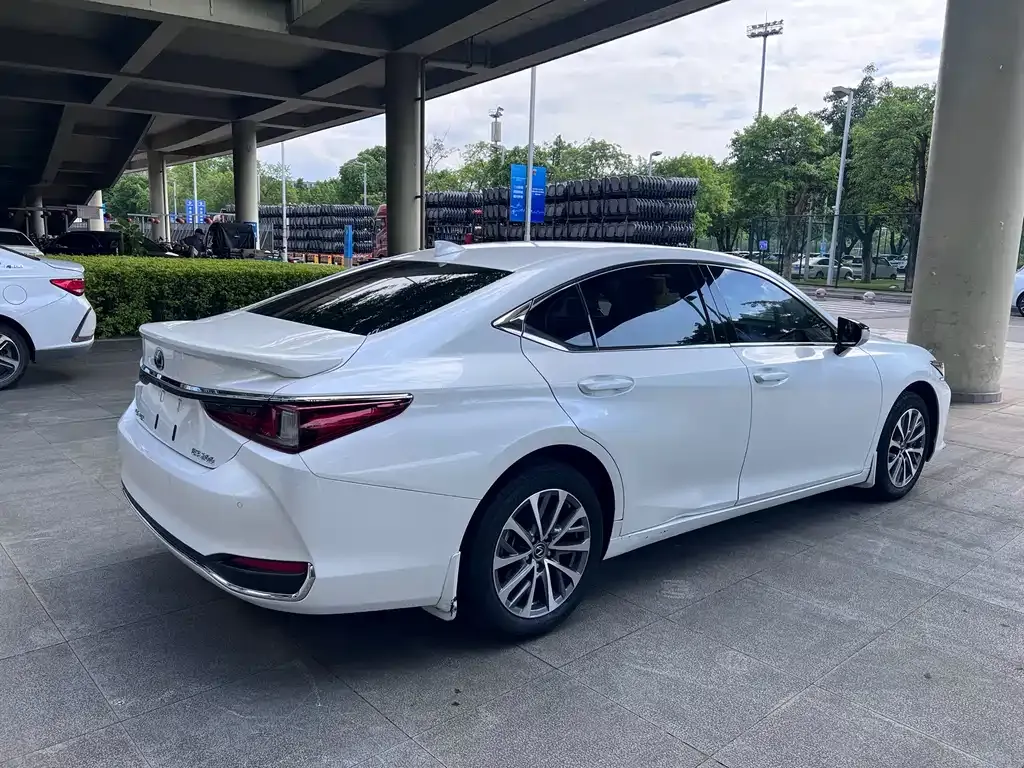 Lexus ES — фото 4