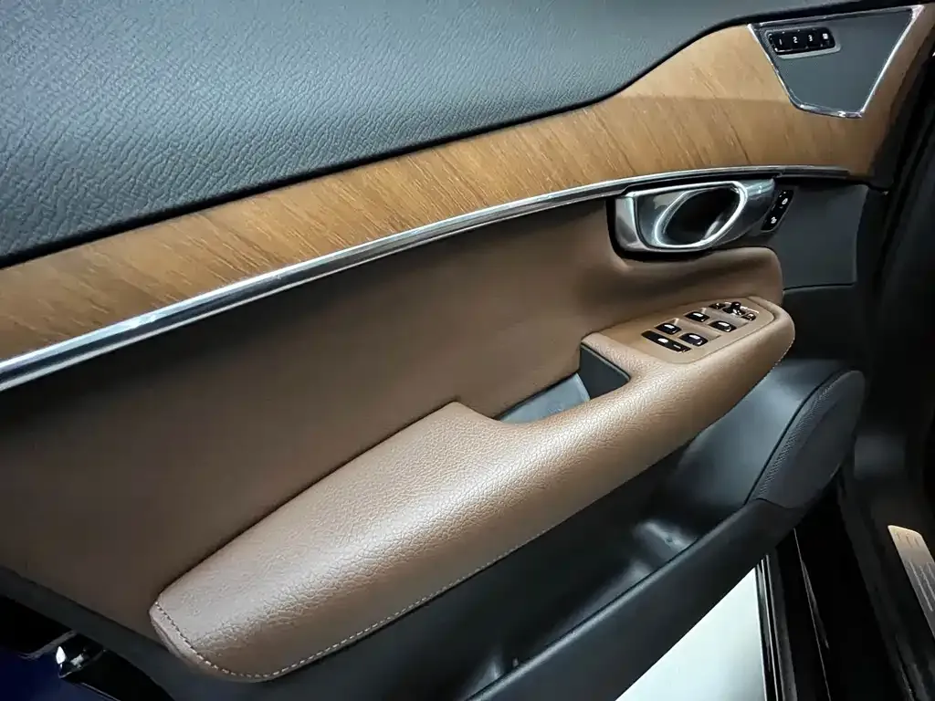 Volvo XC90 — фото 2