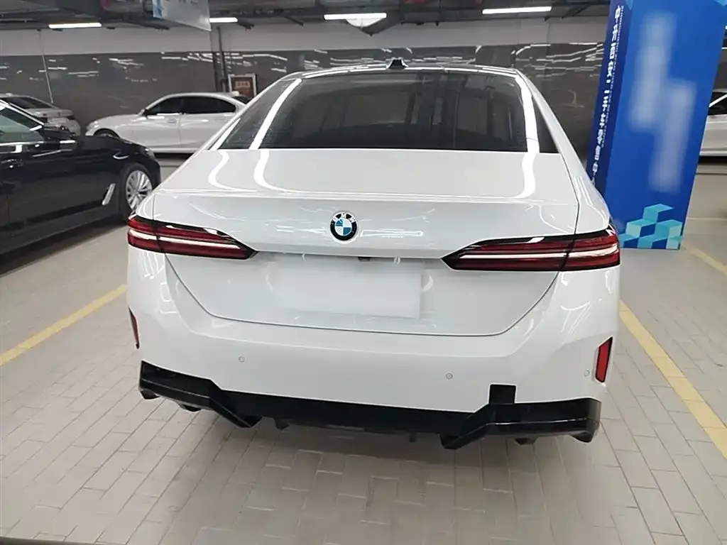 BMW 5 Series — фото 10