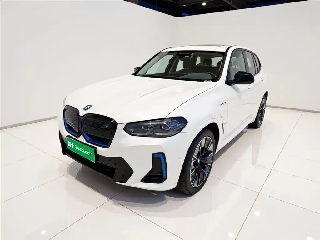 BMW iX3 — фото 1