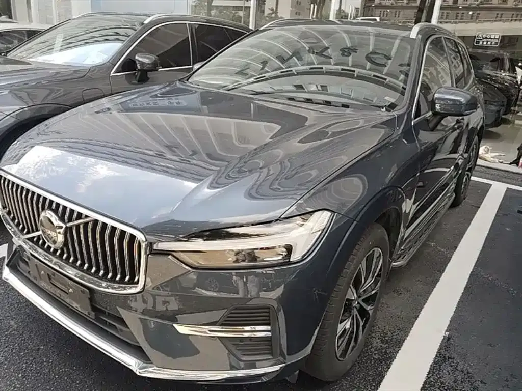 Volvo XC60 — фото 1