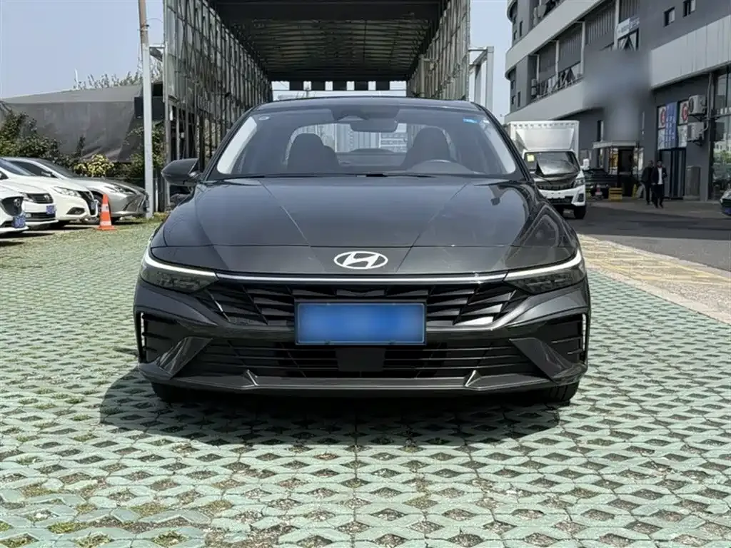 Hyundai Elantra — фото 7