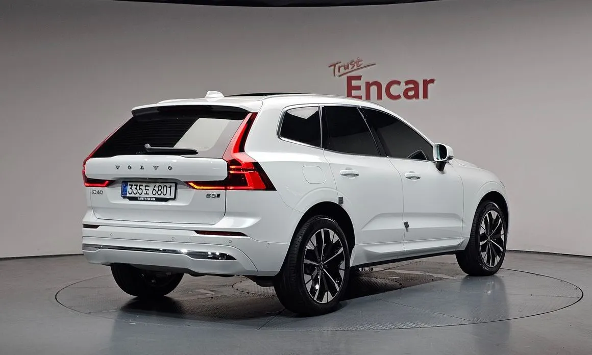 Volvo XC60 — фото 9