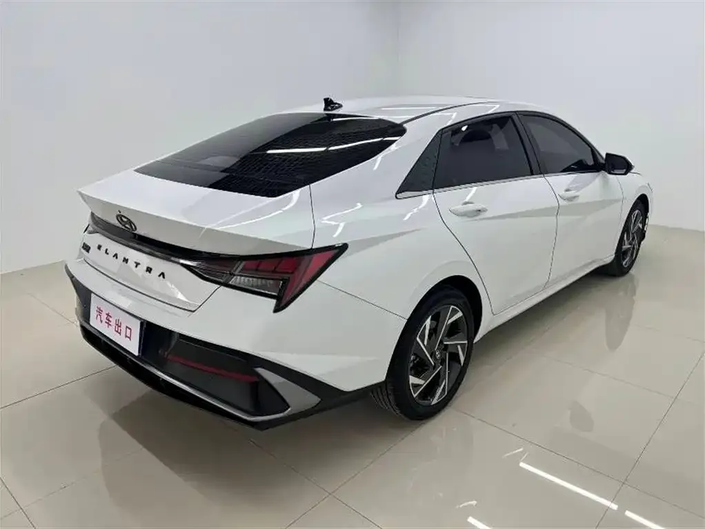 Hyundai Elantra — фото 3