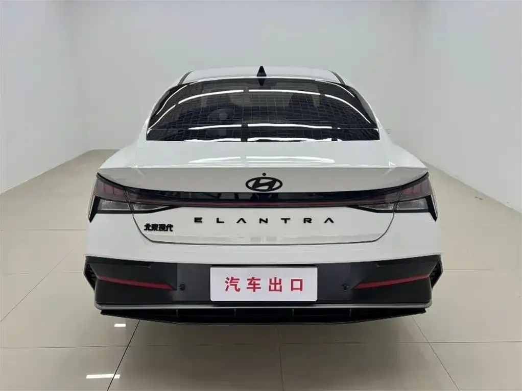 Hyundai Elantra — фото 2