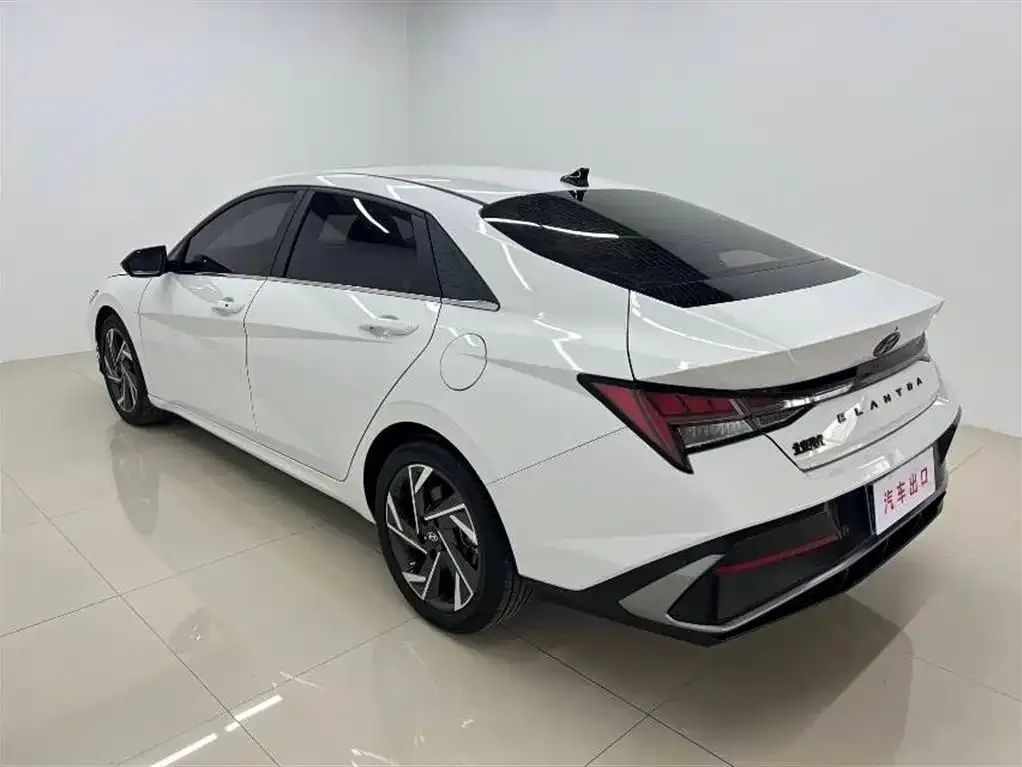 Hyundai Elantra — фото 5