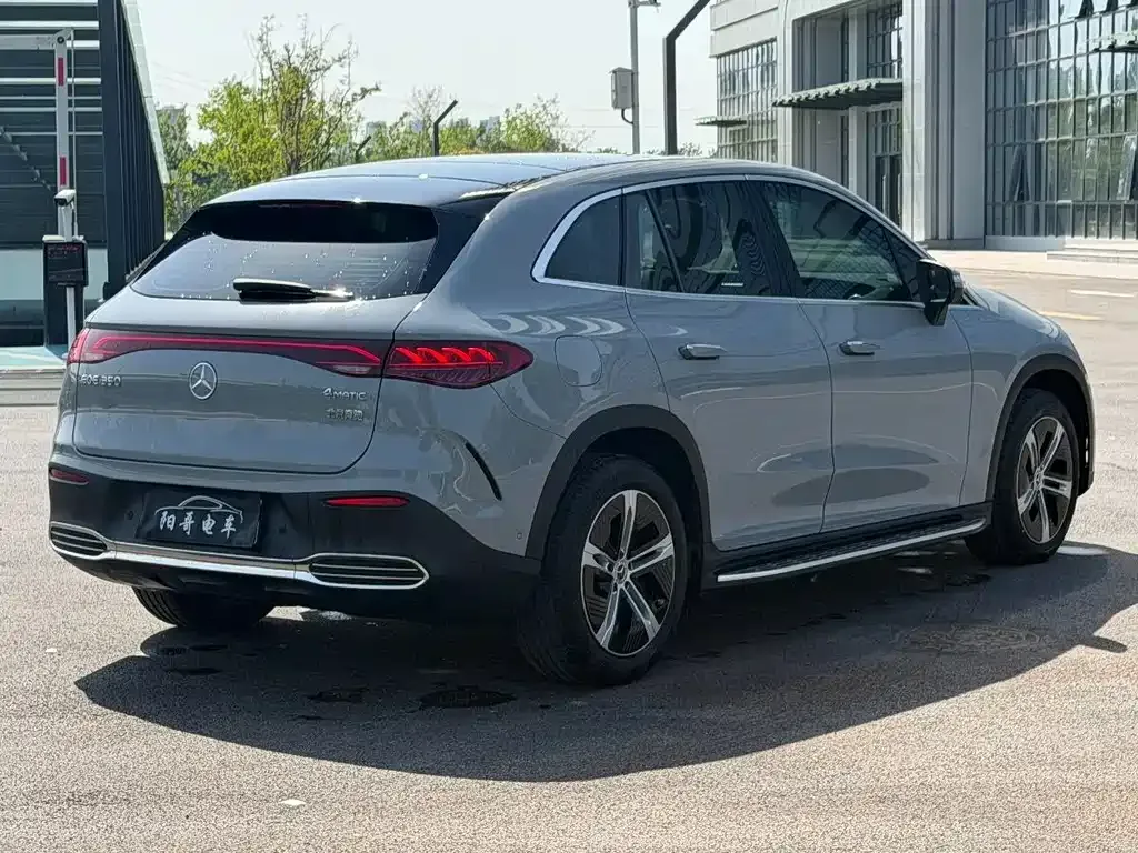 Mercedes-Benz EQE SUV — фото 9