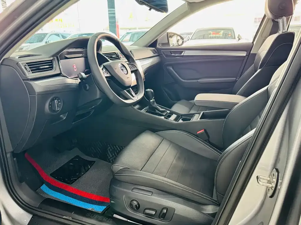 Skoda Superb — фото 4
