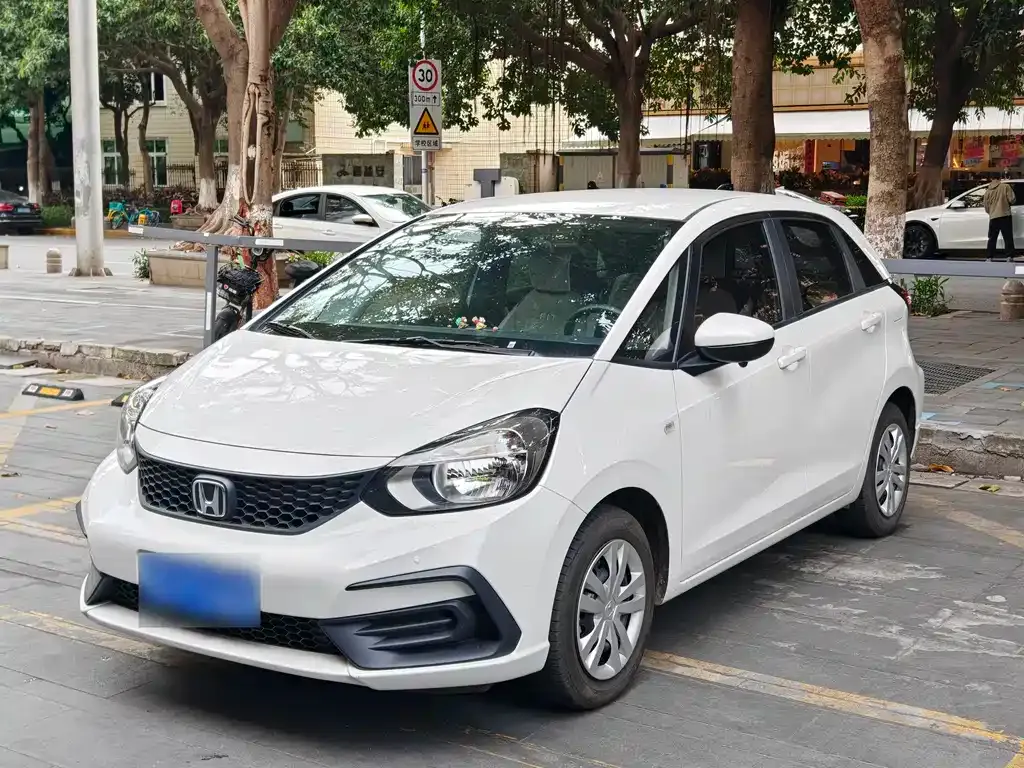 Honda Fit — фото 1