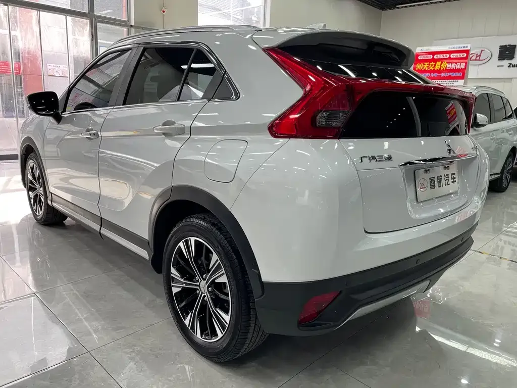 Mitsubishi Eclipse Cross — фото 8