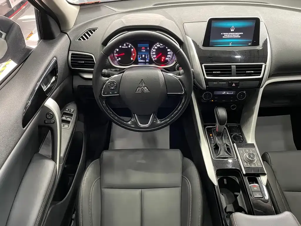 Mitsubishi Eclipse Cross — фото 9
