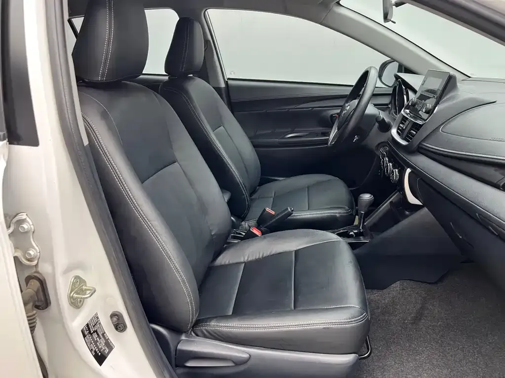 Toyota Yaris L — фото 3