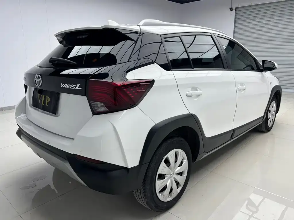 Toyota Yaris L — фото 6