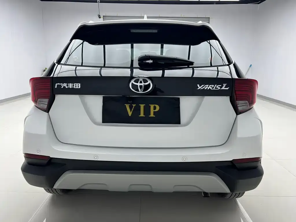 Toyota Yaris L — фото 8
