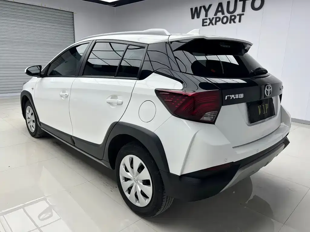 Toyota Yaris L — фото 5