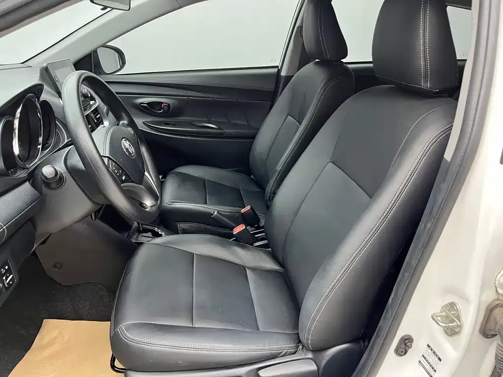 Toyota Yaris L — фото 4