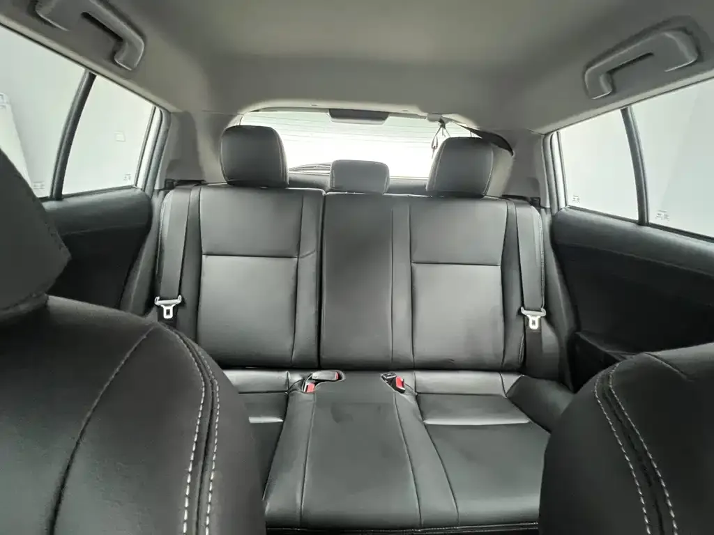 Toyota Yaris L — фото 2