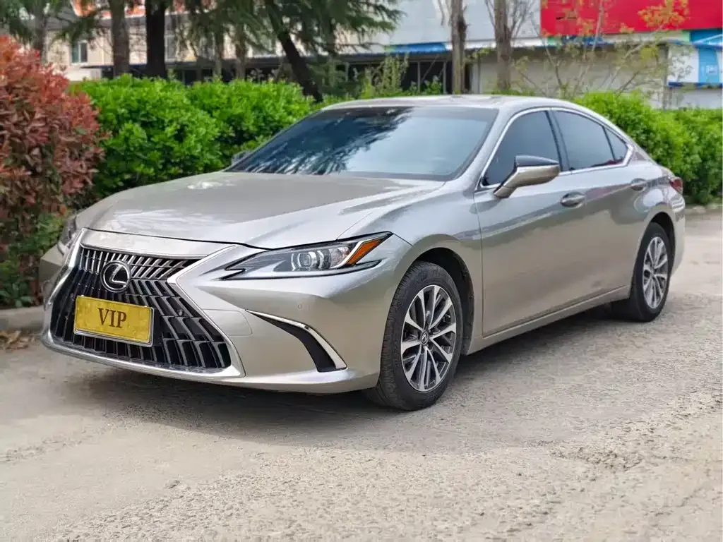 Lexus ES — фото 1
