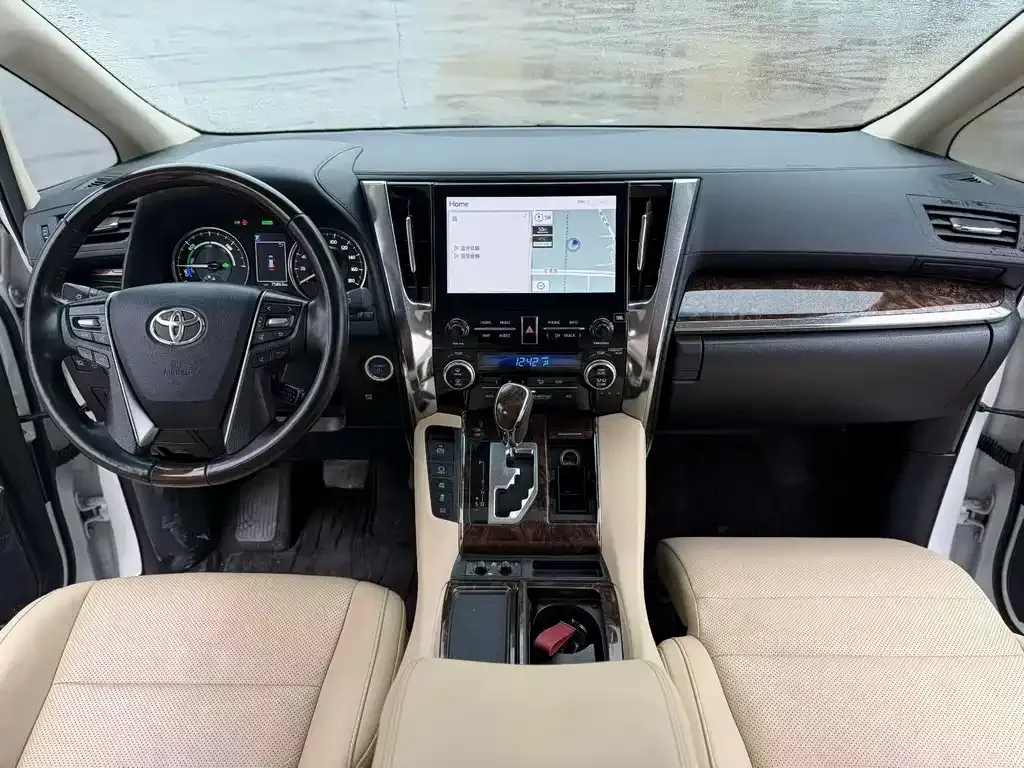Toyota Alphard — фото 8