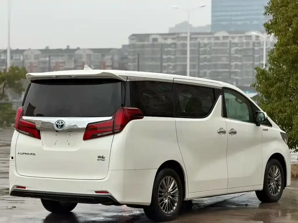 Toyota Alphard — фото 7