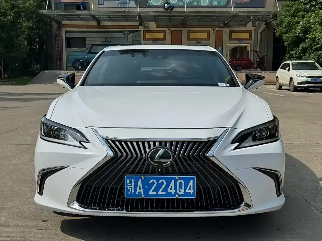 Lexus ES — фото 1