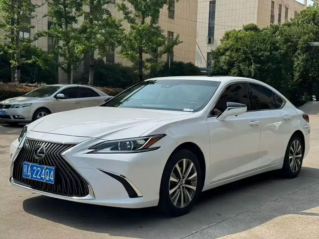 Lexus ES — фото 5