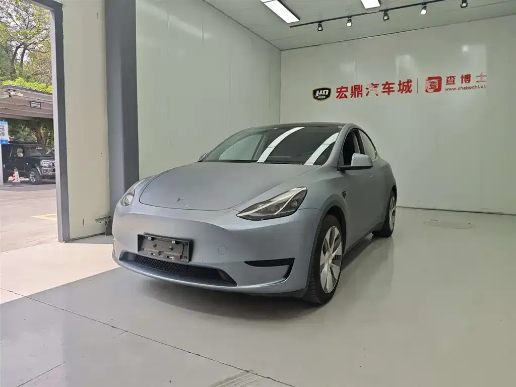 Tesla Model Y — фото 1