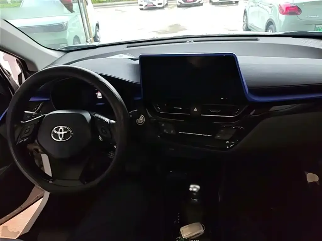Toyota C-HR — фото 2