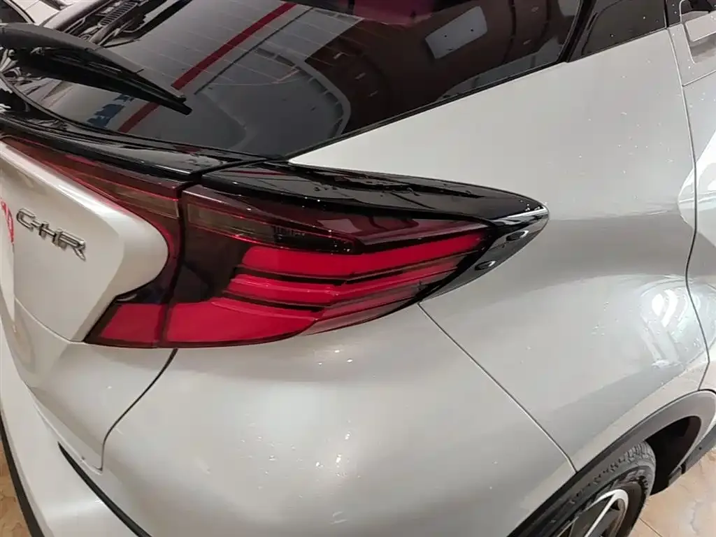 Toyota C-HR — фото 4