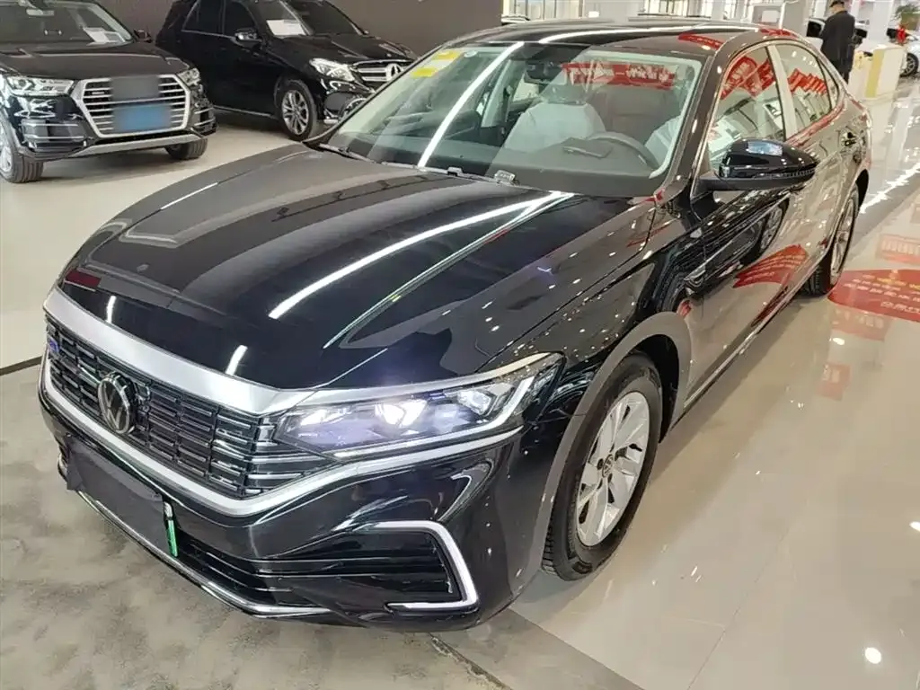 Volkswagen Passat New Energy — фото 1