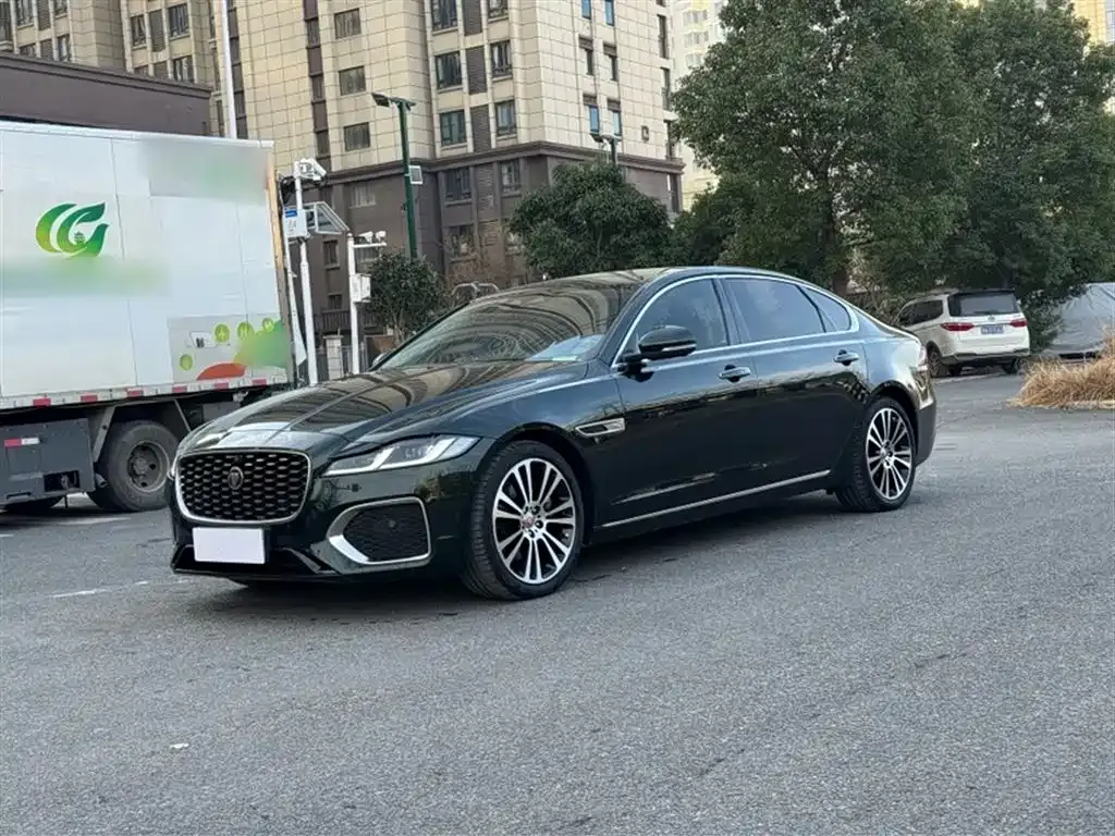 Jaguar XFL — фото 1