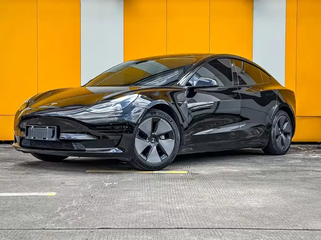 Tesla Model 3 — фото 1