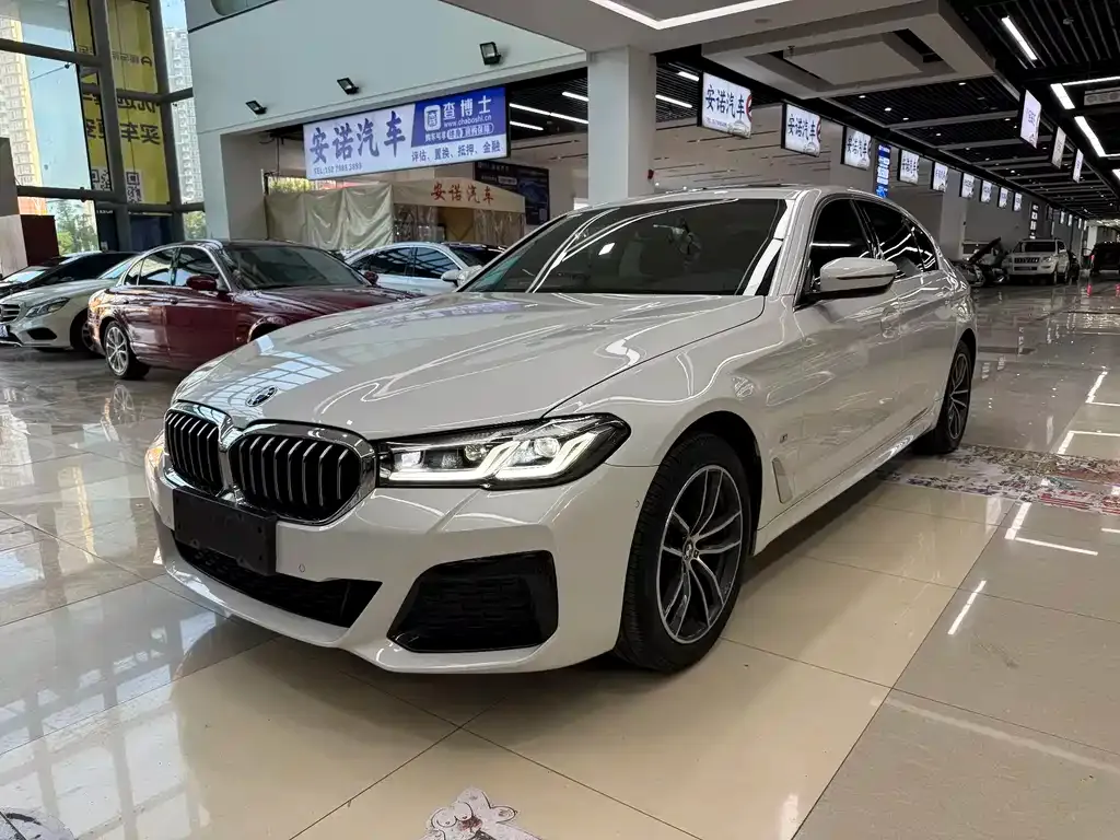 BMW 5 Series — фото 1