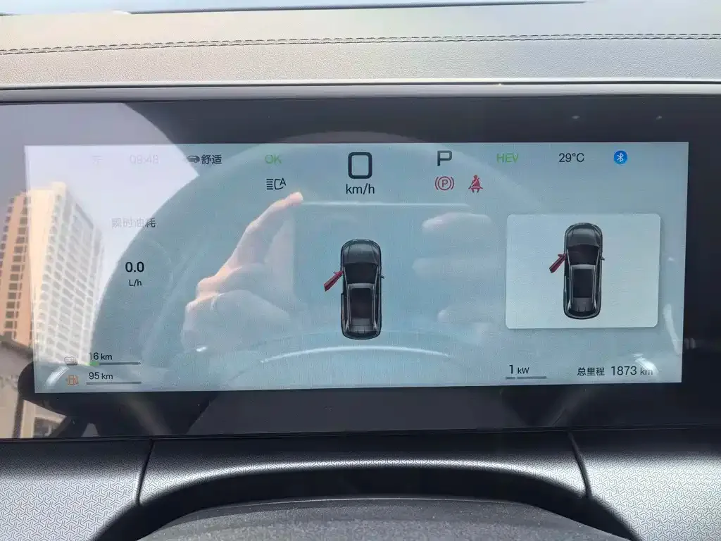 BYD L DM-i — фото 4