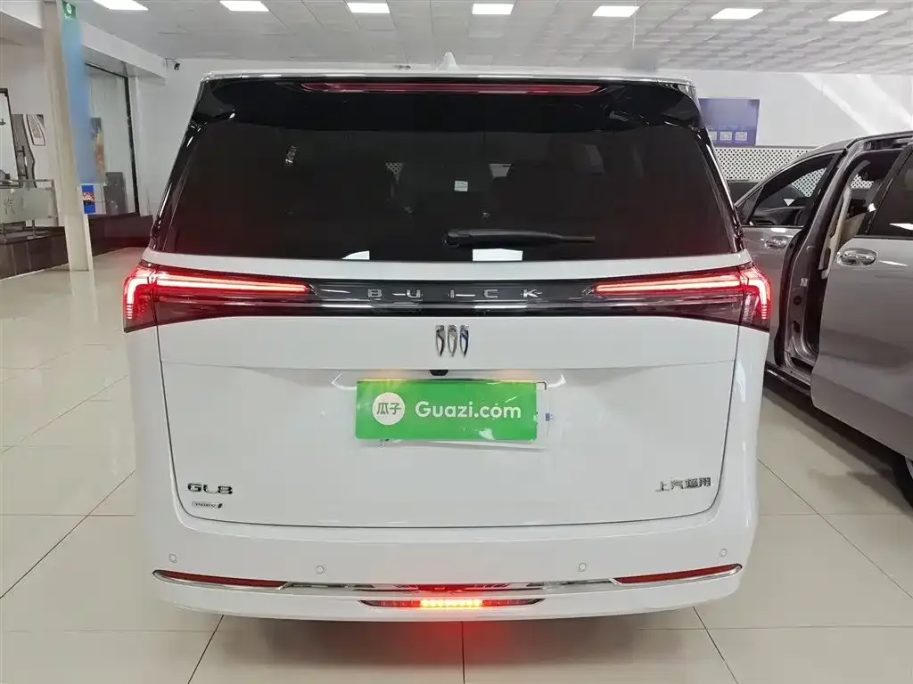 Buick GL8 Hybrid — фото 2